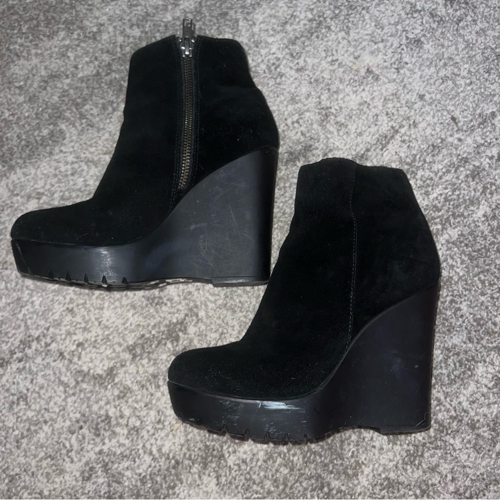 STEVE MADDEN BLACK WEDGE BOOTIES